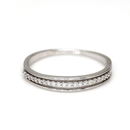 bague en or blanc 9ct (375/1000) et diamants 0.07 cts (couleur h, purete p1)